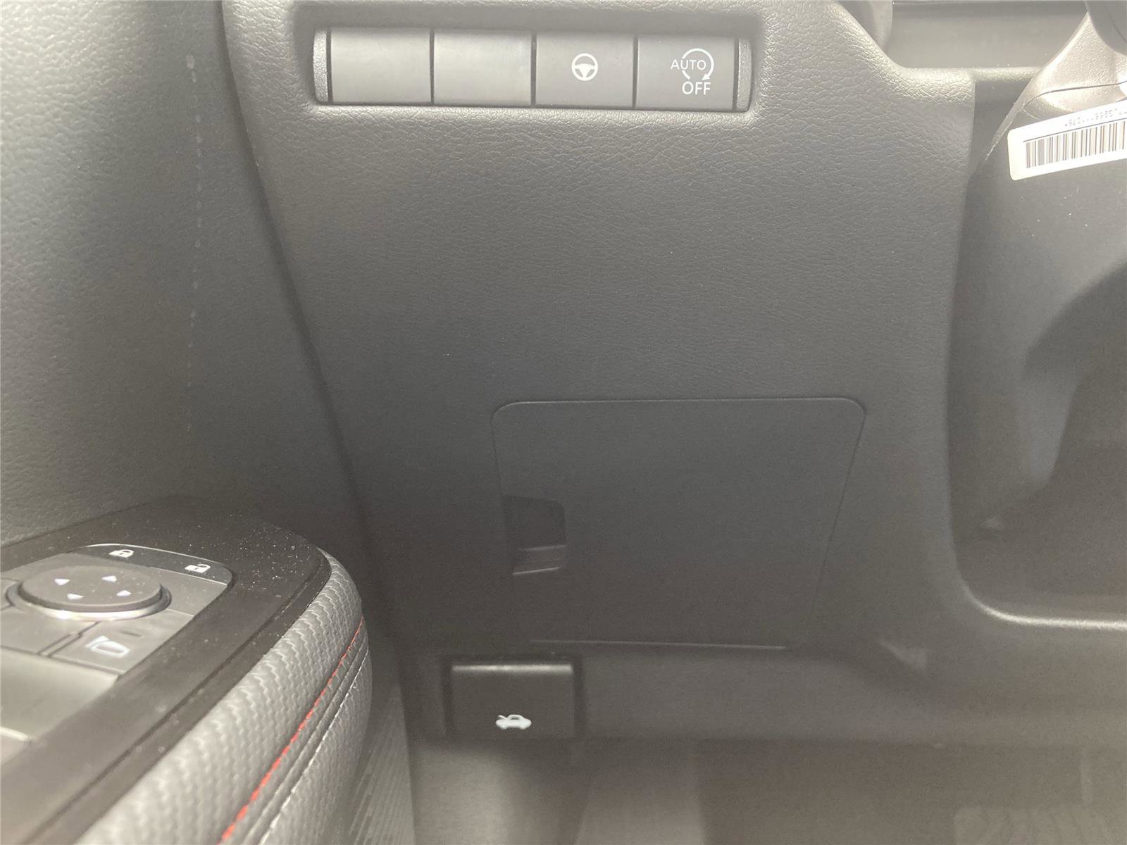 New 2025 Nissan Kicks SR image 23