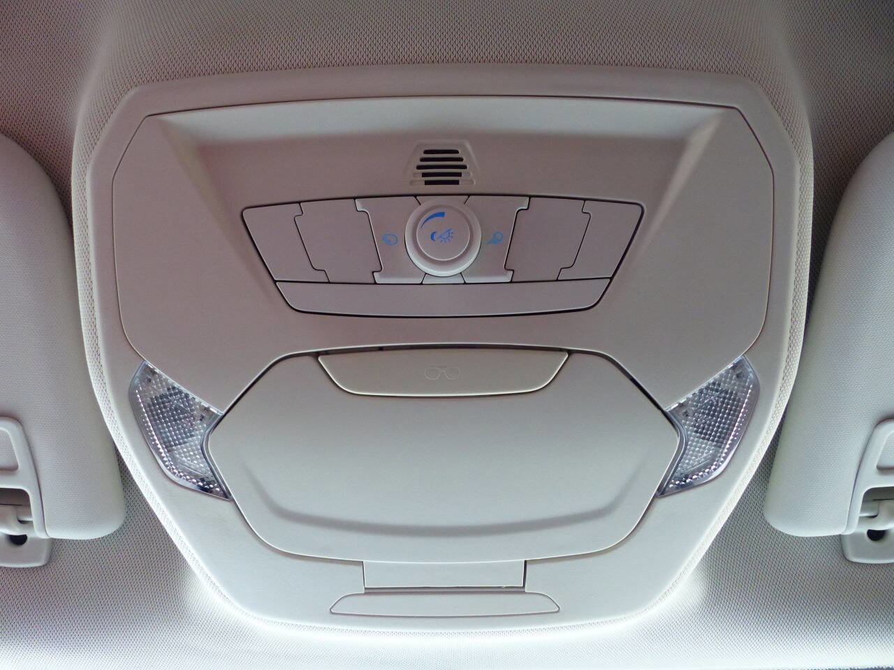 Used 2016 Ford Focus SE w/ Equipment Group 201A FWD image 30