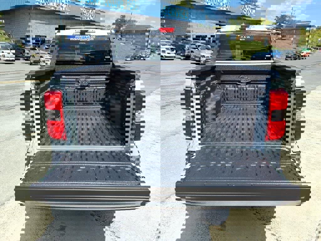 New 2025 Ford Maverick XLT image 4
