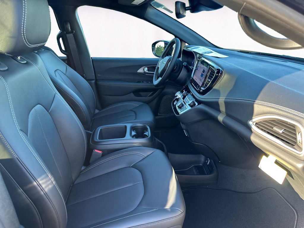 New 2026 Chrysler Pacifica Select image 15