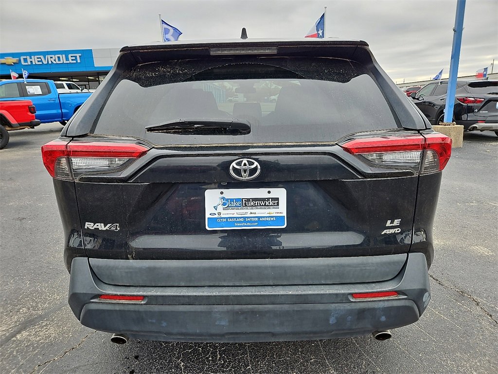 Used 2021 Toyota RAV4 LE image 5
