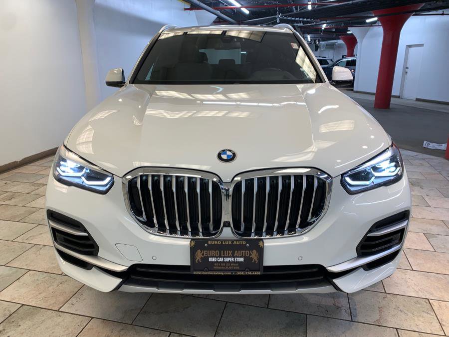 Used 2022 BMW X5 xDrive40i w/ Premium Package image 3