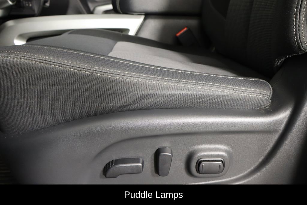 Used 2021 Nissan Titan SV w/ SV Convenience Package image 23
