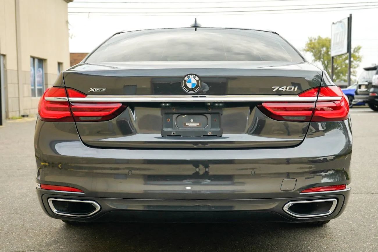 Used 2017 BMW 740i xDrive AWD/4WD image 6