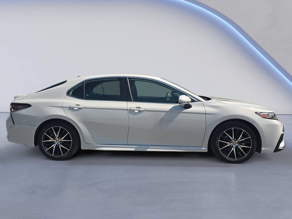 Used 2024 Toyota Camry SE FWD image 7