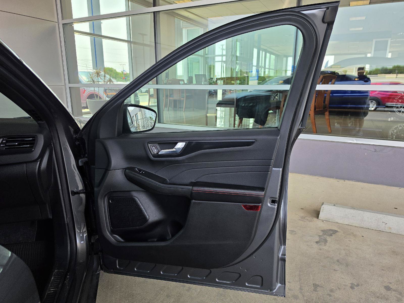 Used 2024 Ford Escape ST-Line w/ Tech Pack #1 AWD/4WD image 12