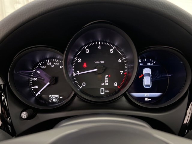 Used 2025 Porsche Macan T image 29