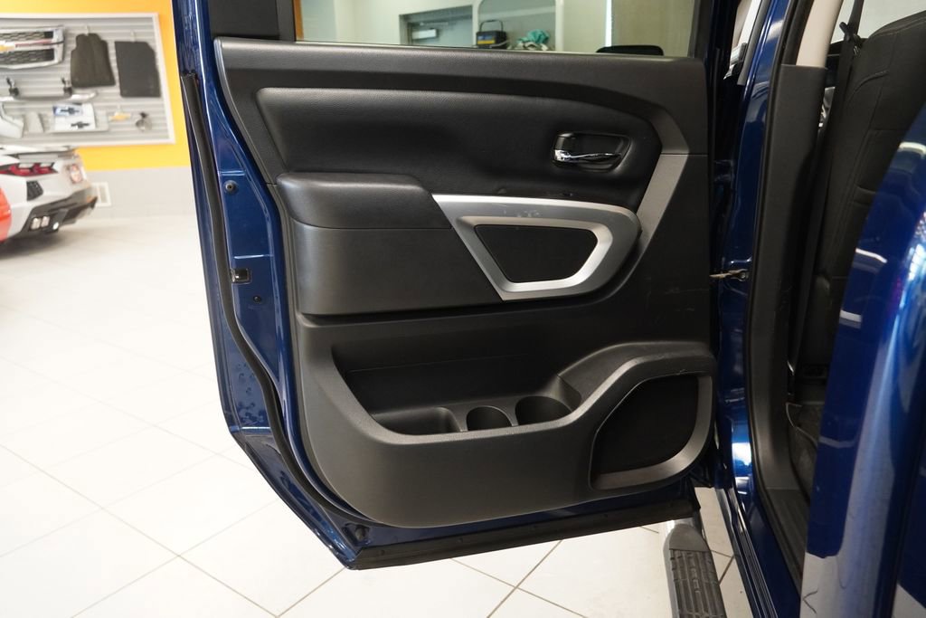 Used 2019 Nissan Titan SV AWD/4WD image 17