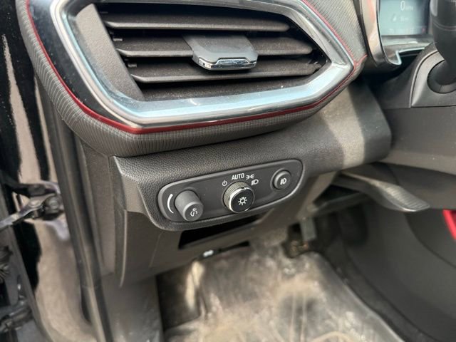 Used 2021 Chevrolet TrailBlazer RS w/ Sun and Liftgate Package image 14