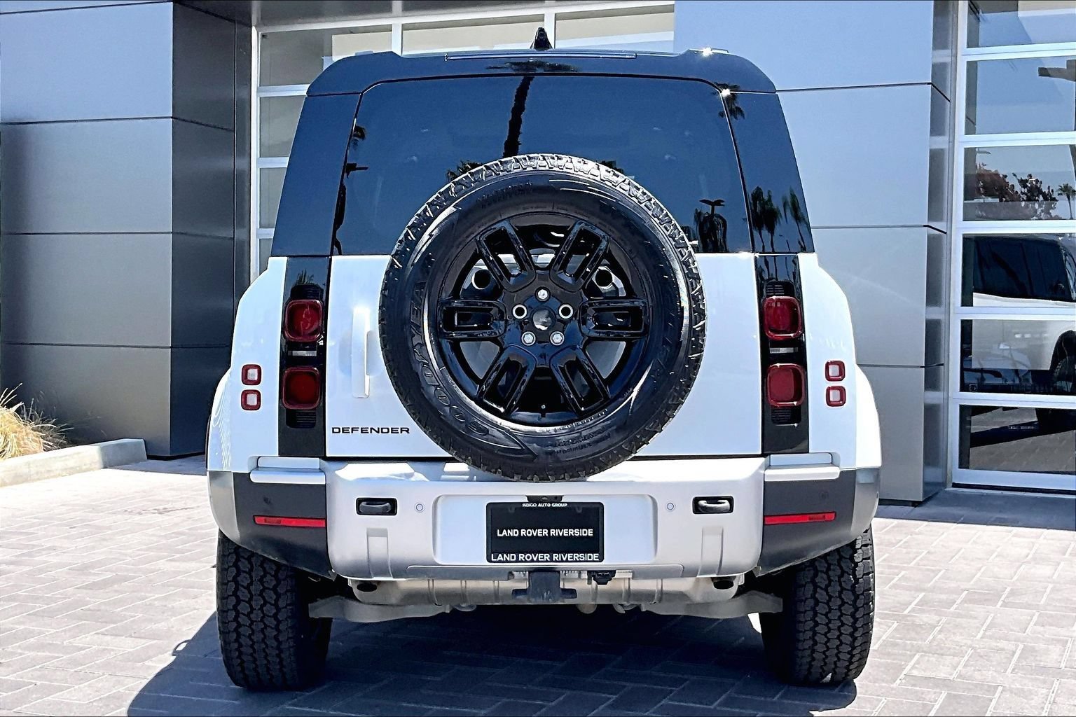 Certified 2024 Land Rover Defender 110 S AWD/4WD image 4