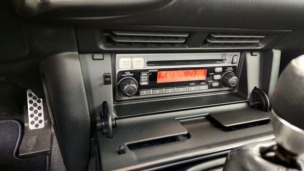 Used 2005 Honda S2000 image 20
