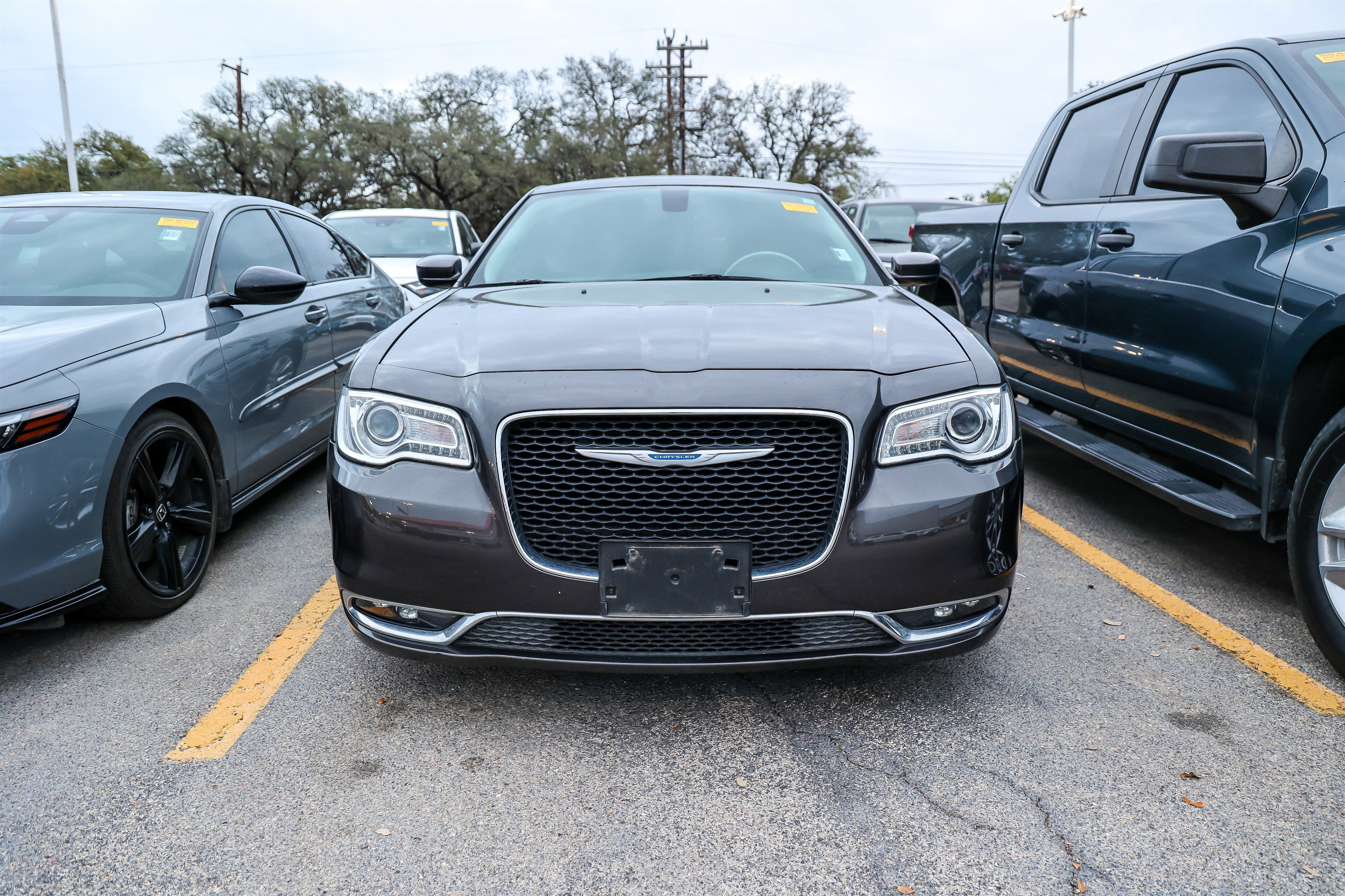Used 2021 Chrysler 300 Touring w/ Driver Convenience Group image 4
