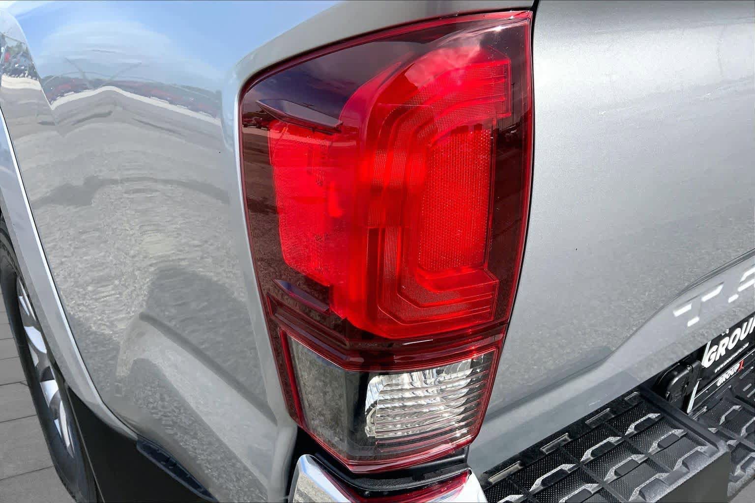 Used 2019 Toyota Tacoma SR5 RWD image 28