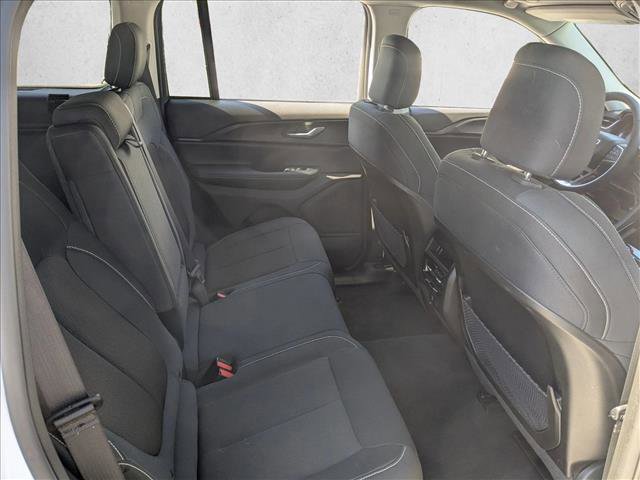 Used 2023 Jeep Grand Cherokee Laredo w/ Luxury Tech Group I AWD/4WD image 21