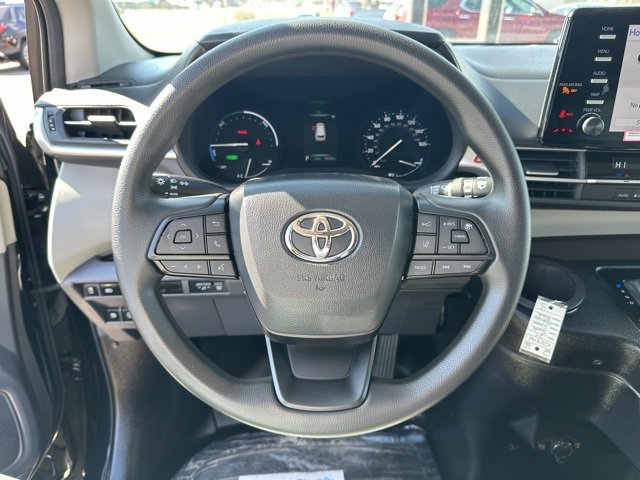 Used 2024 Toyota Sienna LE image 19