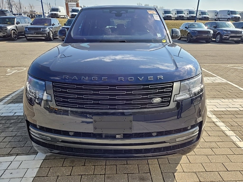 Certified 2023 Land Rover Range Rover SE image 2