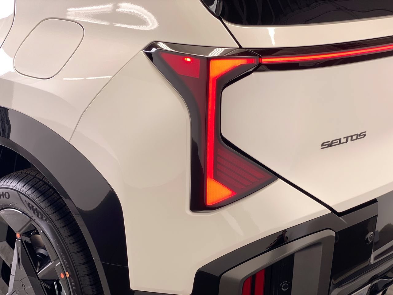 New 2027 Kia Seltos X-Line S w/ X-Line S Premium Package AWD/4WD image 9