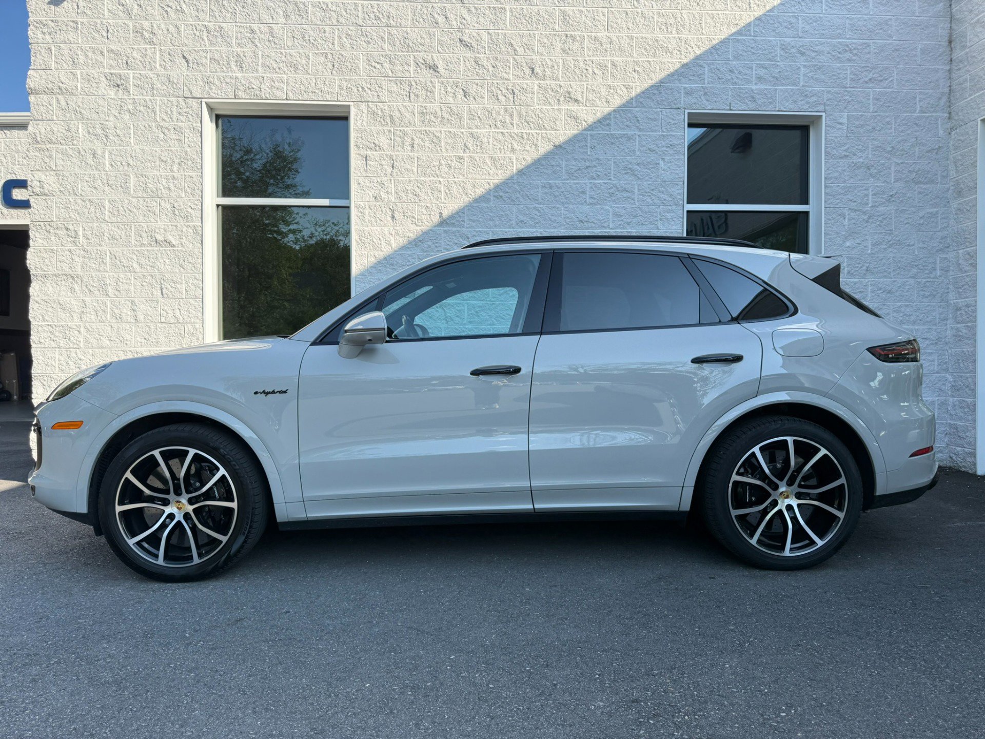 Used 2021 Porsche Cayenne Turbo S image 4