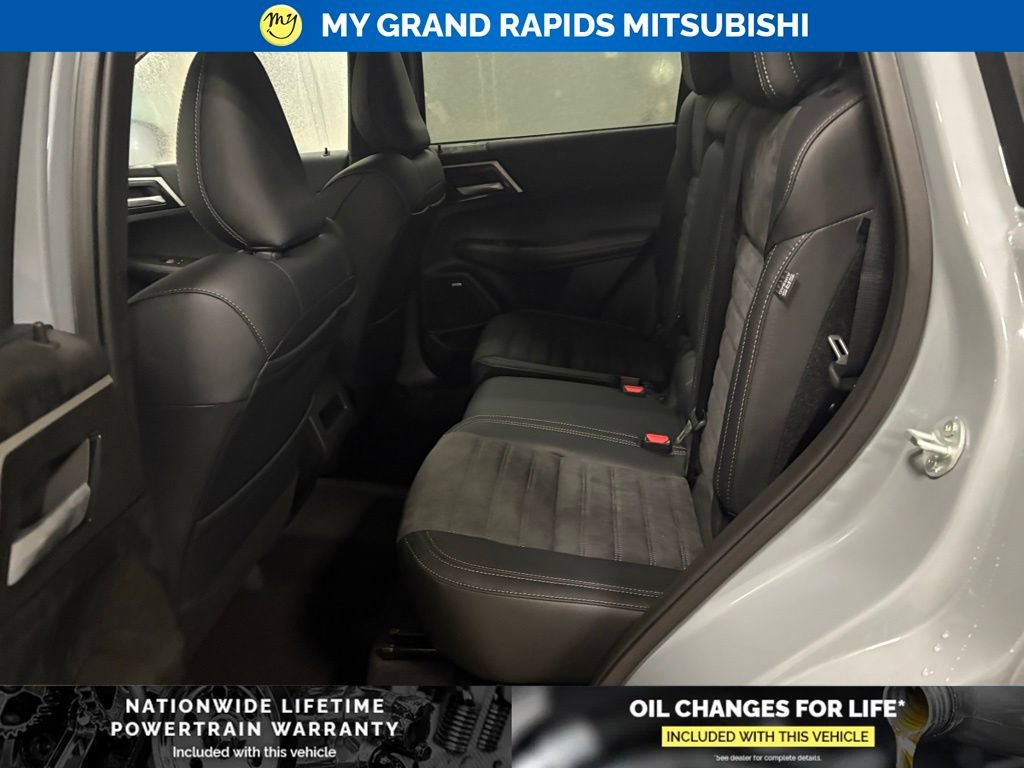 New 2026 Mitsubishi Outlander AWD image 12