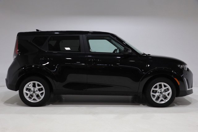 Used 2025 Kia Soul LX w/ LX Technology Package FWD image 8