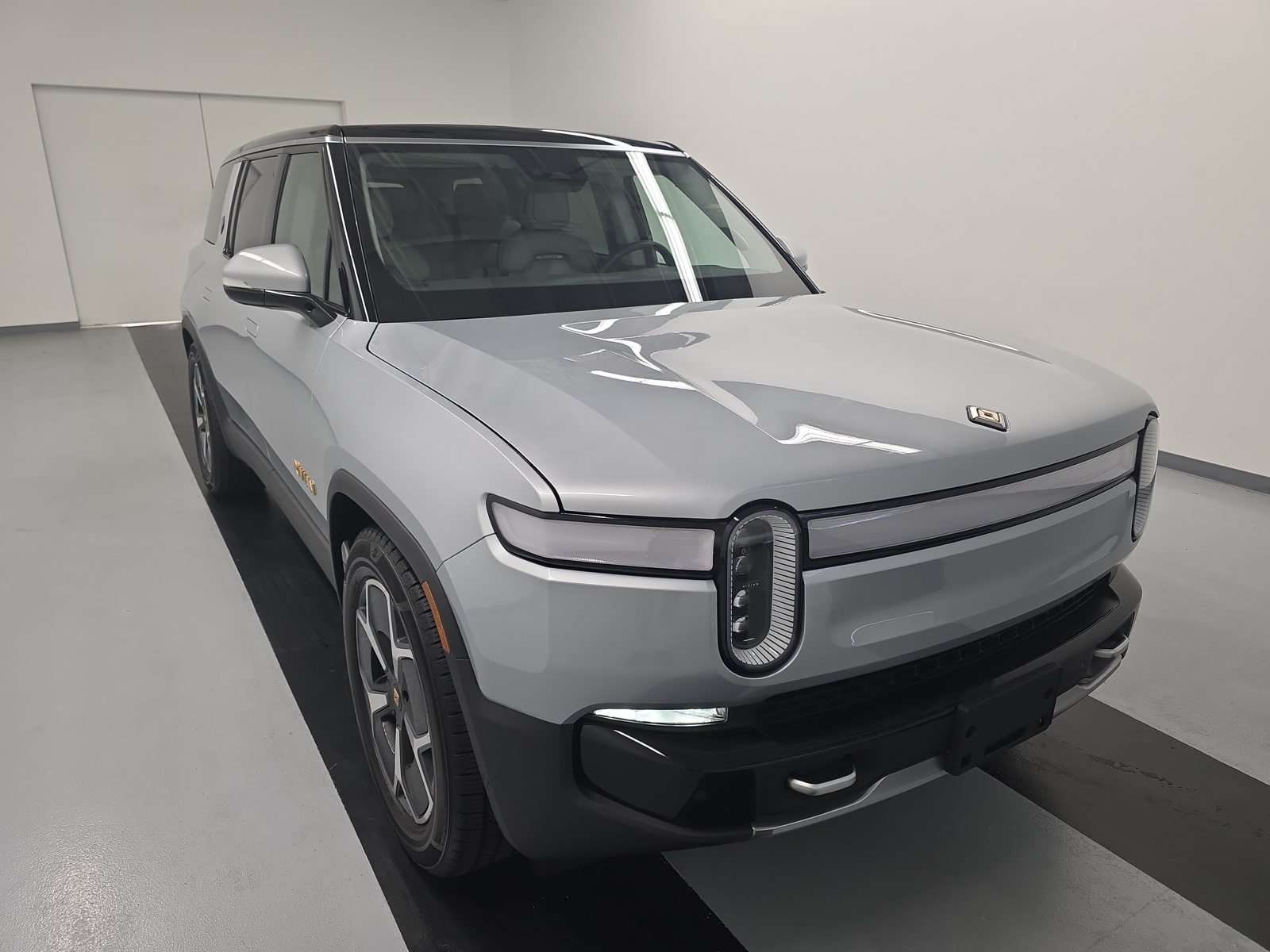 Used 2024 Rivian R1S Adventure Quad AWD/4WD image 7