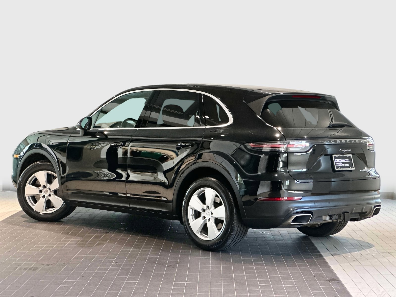 Certified 2022 Porsche Cayenne image 3