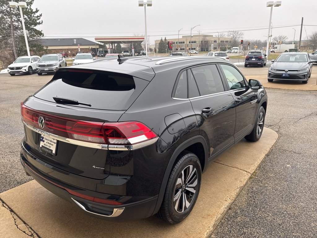Certified 2025 Volkswagen Atlas Cross Sport SE image 9