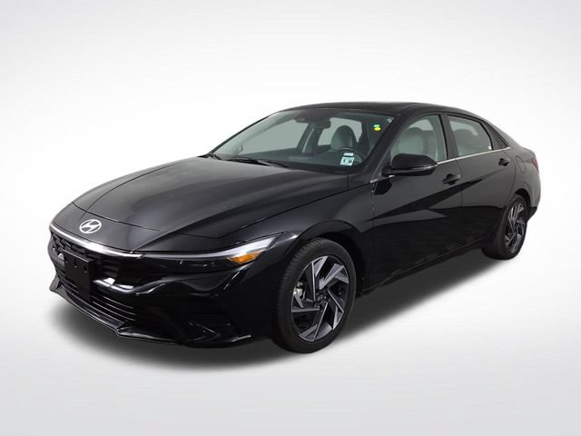Used 2025 Hyundai Elantra Limited FWD image 2