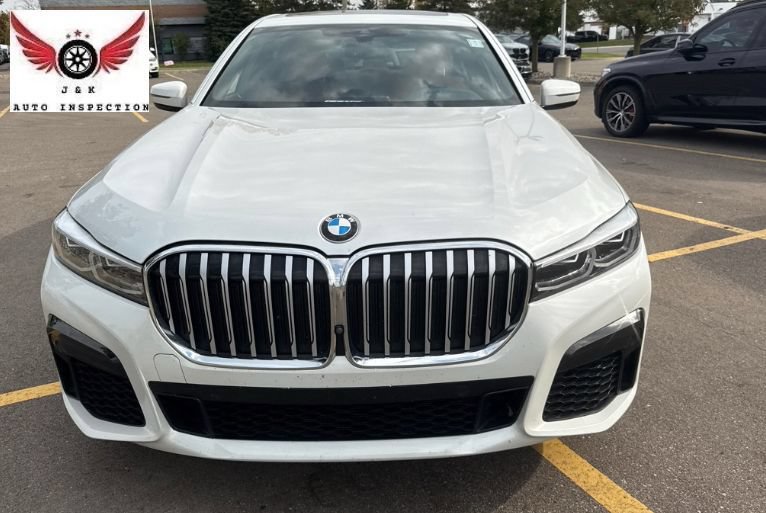 Used 2022 BMW 740i xDrive w/ M Sport Package AWD/4WD image 3