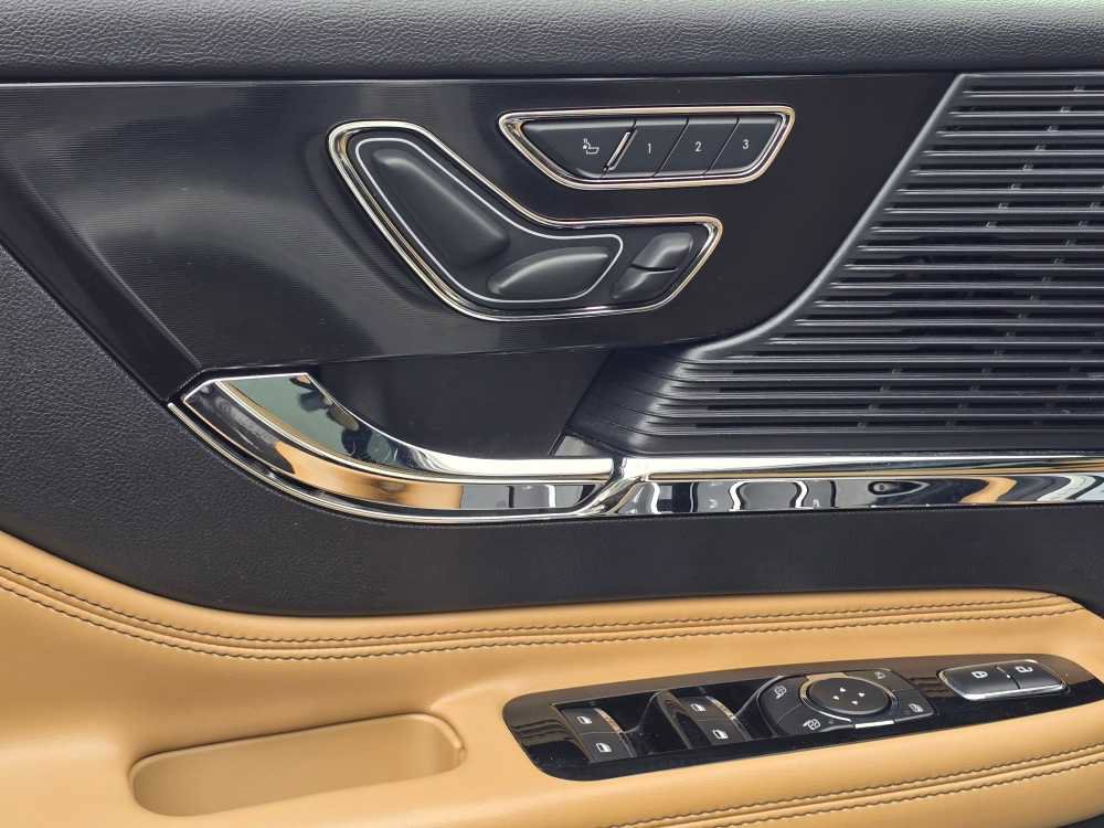 Used 2022 Lincoln Corsair Reserve w/ Equipment Group 201A image 14