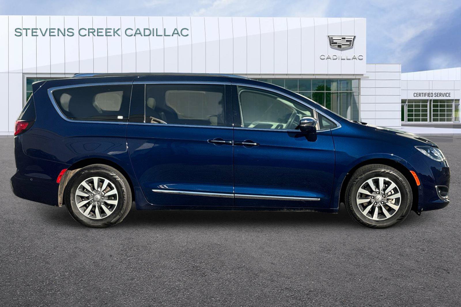 Used 2020 Chrysler Pacifica Limited w/ Advanced Safetytec Group FWD image 2