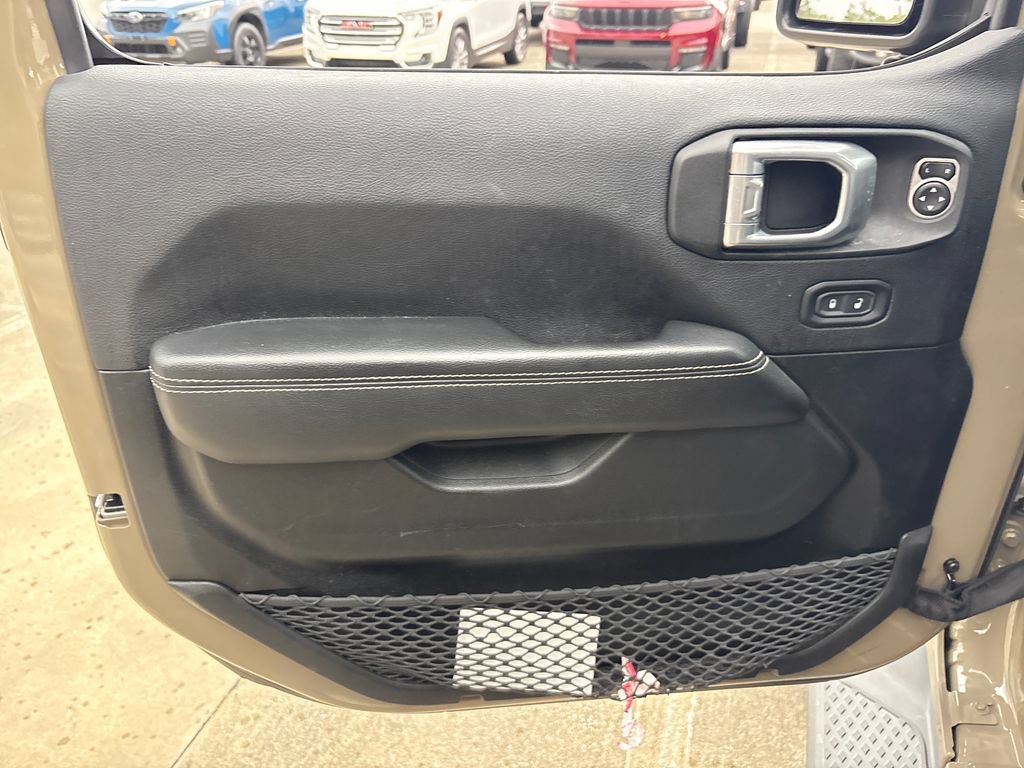 Used 2020 Jeep Gladiator Overland AWD/4WD image 16