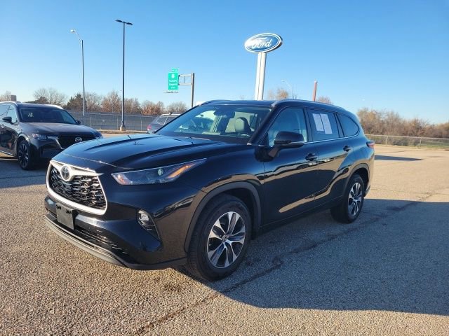 Used 2024 Toyota Highlander XLE image 19