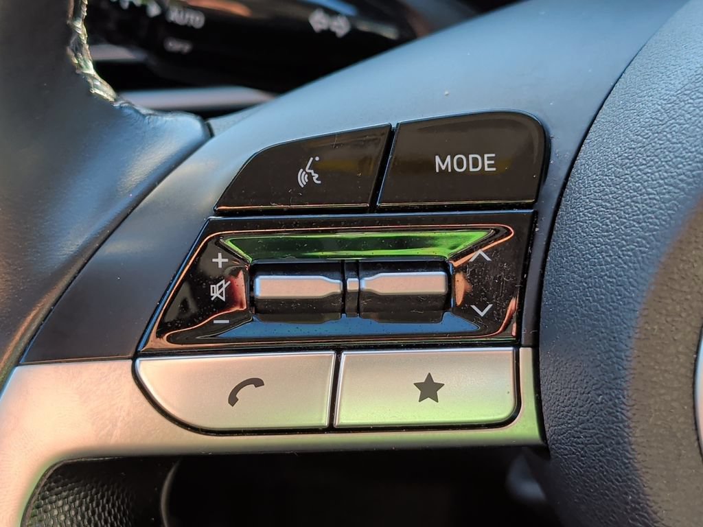 Used 2024 Hyundai Elantra Limited FWD image 12