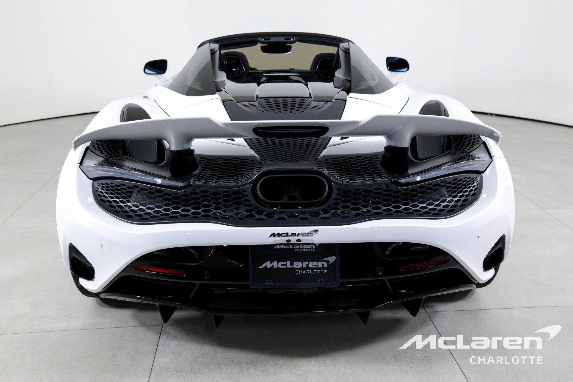Used 2024 McLaren 750S Spider image 9