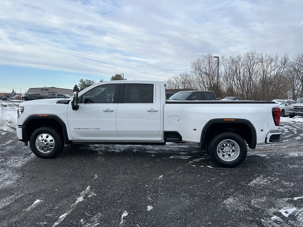 Used 2024 GMC Sierra 3500 Denali Ultimate image 9