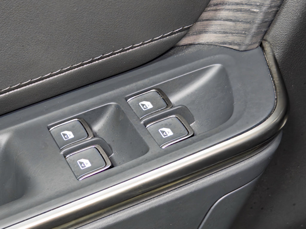 Used 2025 Rivian R1S Adventure Dual AWD/4WD image 7
