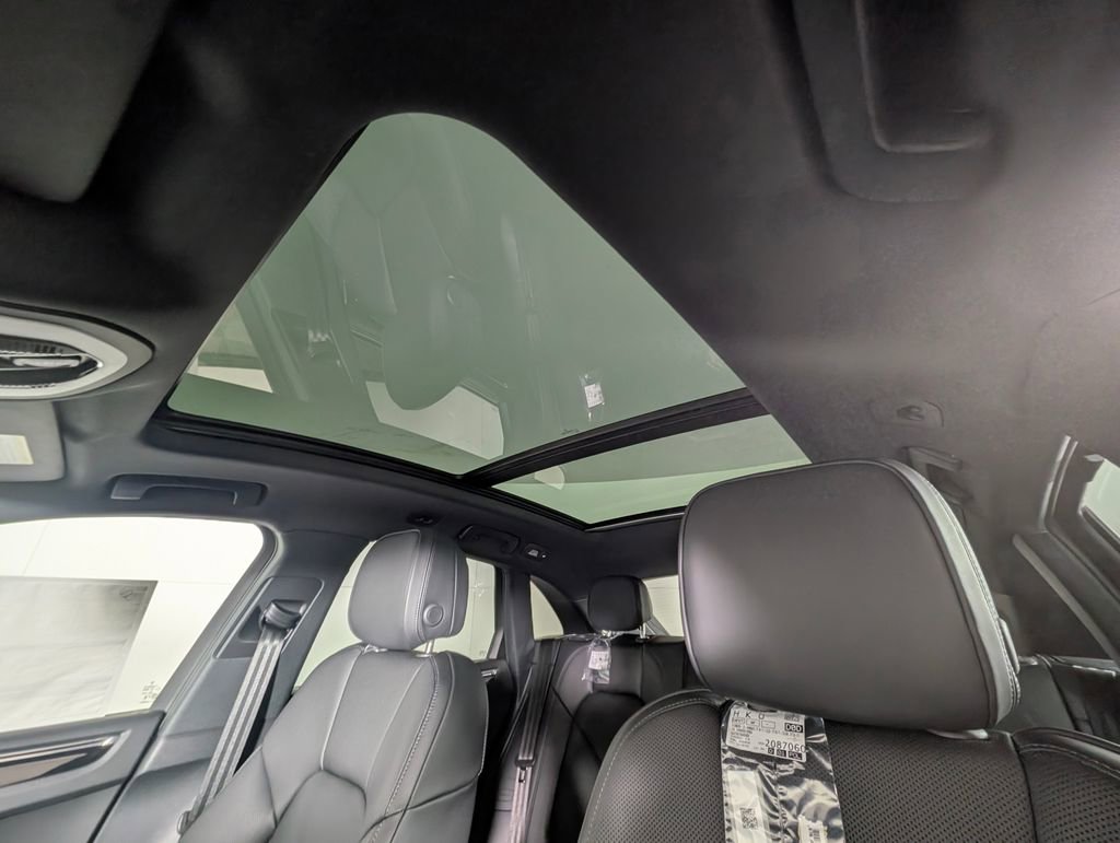 New 2026 Porsche Macan image 30