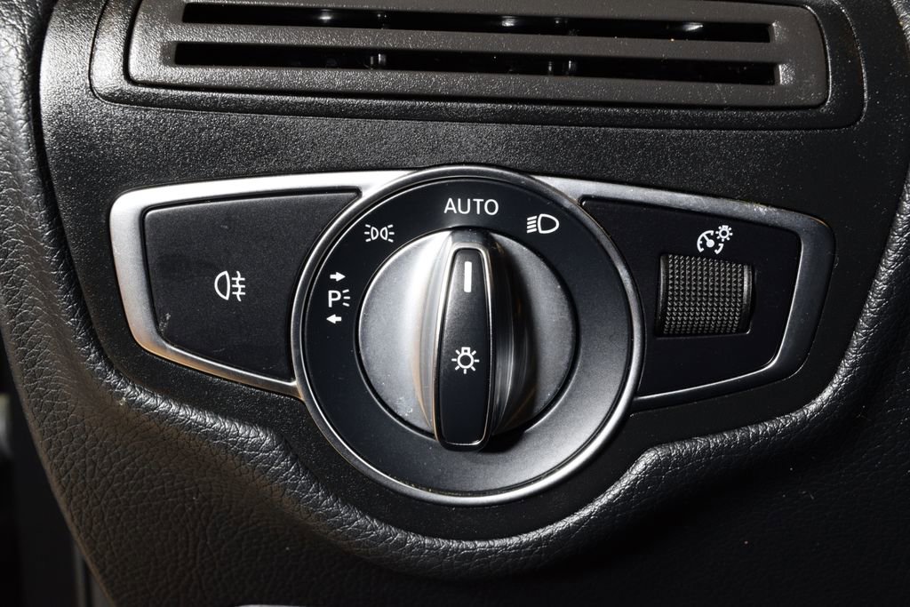 Used 2021 Mercedes-Benz GLC 300 4MATIC image 15