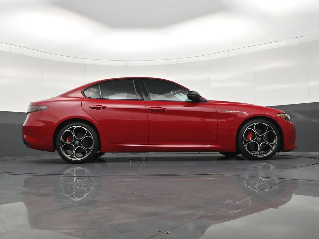 Used 2025 Alfa Romeo Giulia w/ Veloce Package Rwd image 29