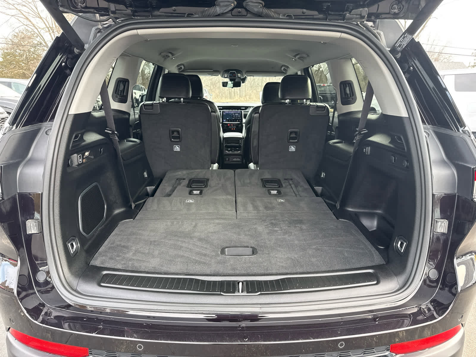 Used 2023 Jeep Grand Cherokee L Limited w/ Luxury Tech Group II image 19