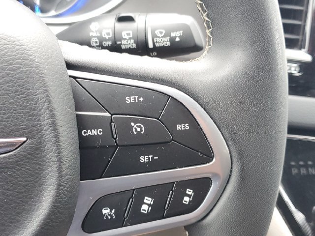 Used 2023 Chrysler Pacifica Touring-L FWD image 23