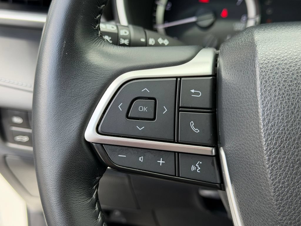 Used 2023 Toyota Highlander XLE FWD image 28