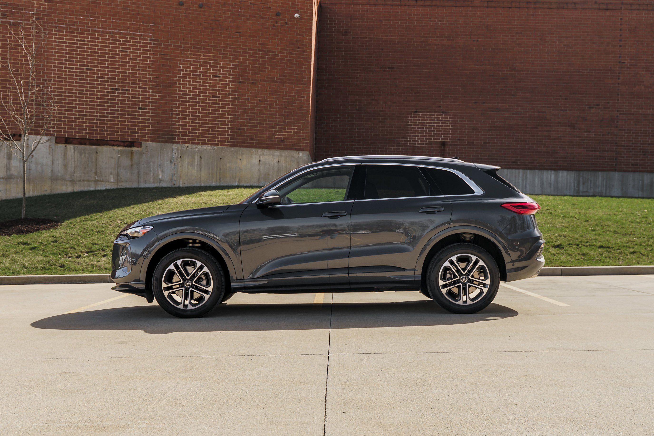 Certified 2025 Audi Q5 Premium w/ Convenience Package image 6