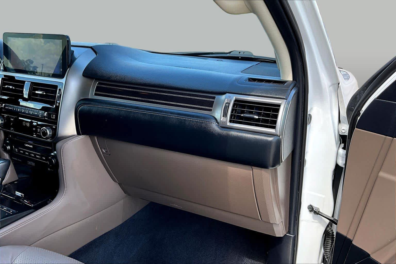 Used 2023 Lexus GX 460 Luxury w/ Accessory Package AWD/4WD image 19