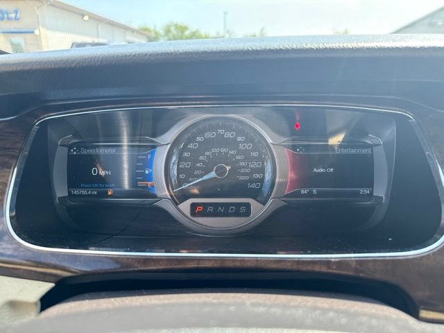 Used 2018 Ford Taurus Limited FWD image 11