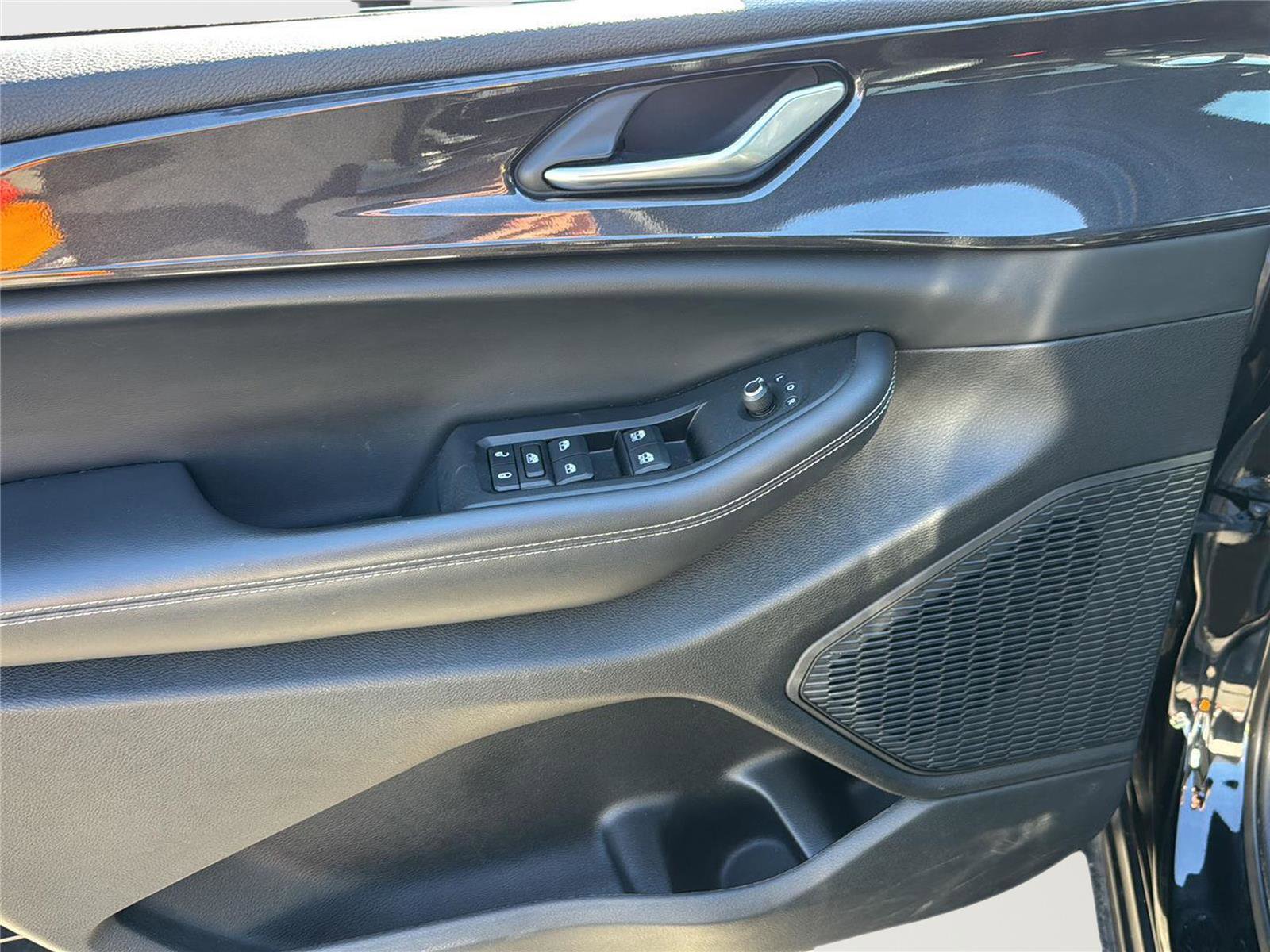 Used 2023 Jeep Grand Cherokee L Laredo image 12