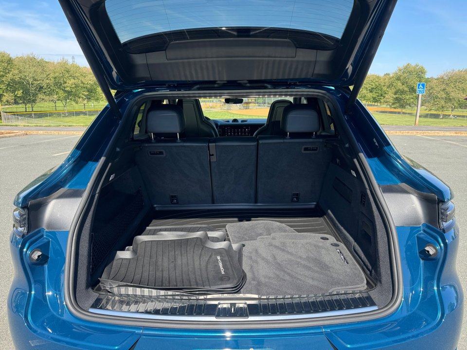 Certified 2025 Porsche Cayenne GTS AWD/4WD image 17