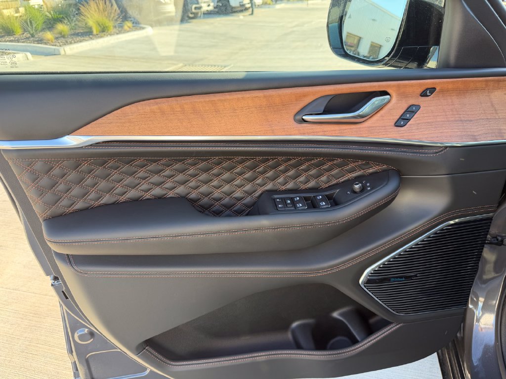 New 2025 Jeep Grand Cherokee Summit AWD/4WD image 13
