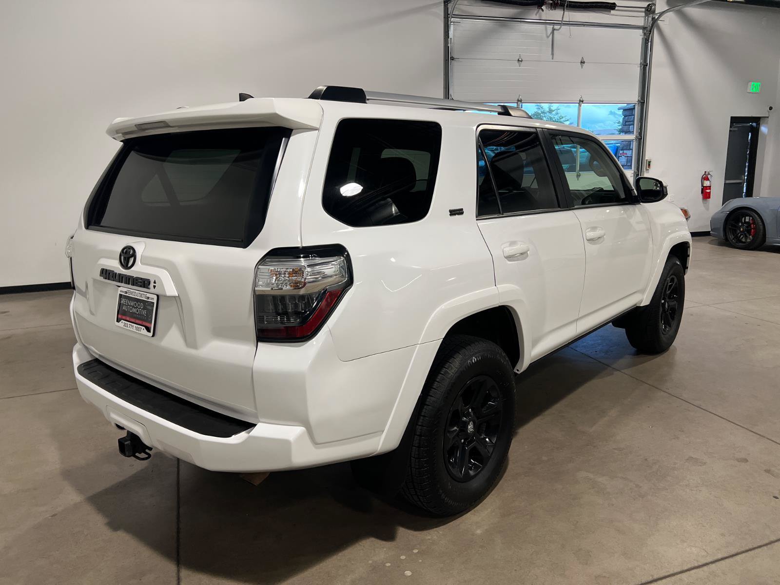 Used 2022 Toyota 4Runner SR5 AWD/4WD image 3